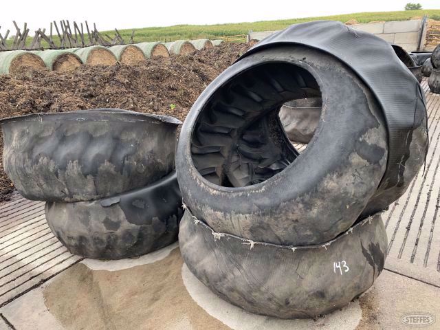 (5) Turned tire feeders